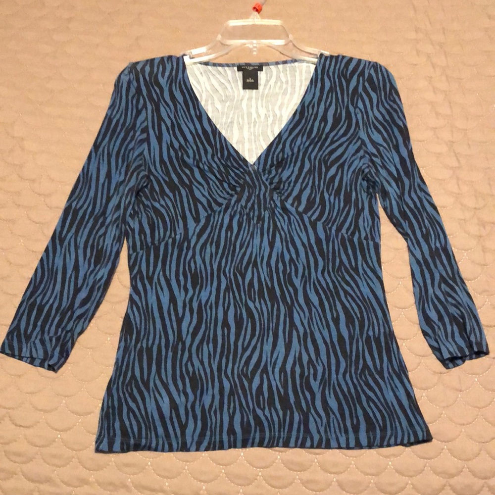💟Ann Taylor zebra shirt. Size small. Black & blue